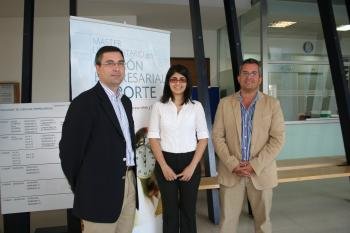 Ángel Barajas, Jesyca María Salgado y Patricio Sánchez, en el Campus de Ourense.