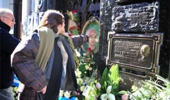 Sesenta años después de su muerte, Argentina todavía llora a Evita