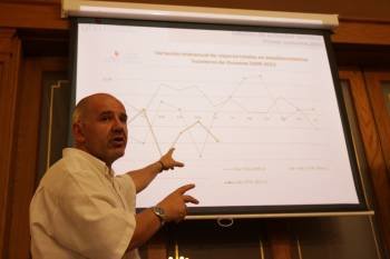 Miguel Rodríguez explicó los datos. (Foto: XESÚS FARIÑAS)