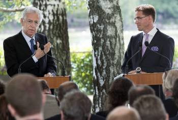Monti se reunió ayer con el primer ministro de Finlandia, Jyrki Katainen y hoy estará con Rajoy. (Foto: MAURI RATILAINEN)