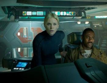 En la imagen, los actores Charlize Theron, en el papel de Meredith Vickers, e Idris Elba, en el papel de Janek, durante una escena de la película 'Prometheus'. (Foto: Archivo EFE)