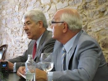 El embajador de México en España, junto al presidente de la CEG.