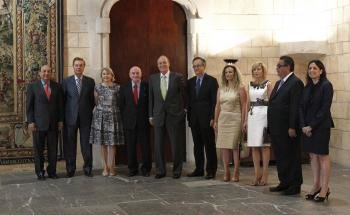 El rey Juan Carlos posa con los miembros de la Junta Directiva de la Federación Hotelera de Mallorca 