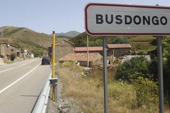 Busdongo (León) donde nació el empresario Amancio Ortega. (Foto: J. CASARES)