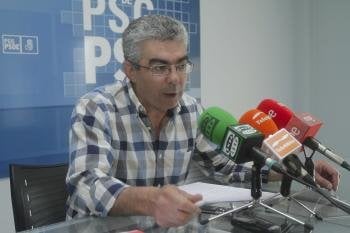 El secretario provincial del PSdeG, Raúl Fernández, en su comparecencia de ayer. (Foto: Miguel Angel)