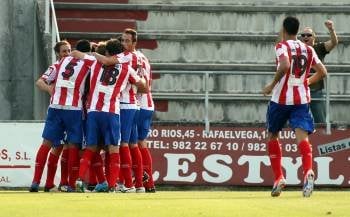 Los futbolistas del Lugo celebran el gol del ourensano Manu contra el Hércules. (Foto: EL PROGRESO)