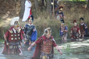 Las tropas romanas atraviesan el río Lethes o del olvido, siguiendo a Décimo Julio Bruto. (Foto: JOSÉ PAZ)