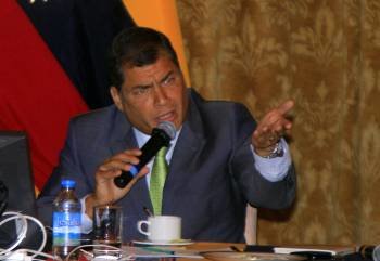 El presidente de Ecuador, Rafael Correa, durante su encuentro de ayer con los periodistas en Quito. (Foto: JOSÉ JÁCOME)