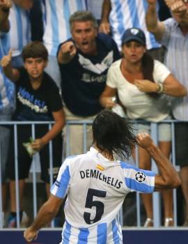 Demichelis celebra el primer gol del Málaga. (Foto: JORGE ZAPATA)