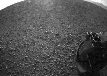 El Curiosity da su primer paseo en la superficie de Marte