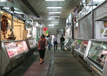La Praza de Abastos de Ourense, la principal zona de comercios minoristas de alimentación de la ciudad. (Foto: MARCOS ATRIO)