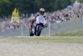 Jorge Lorenzo, de Yamaha, en la sesión de clasificación para el GP de la República Checa. (Foto: FILIP SINGER)