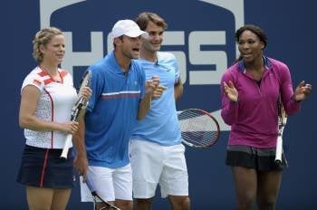Clijsters, Roddick, Federer y Williams, en un evento solidario previo al  Open USA . (Foto: PETER FOLEY)