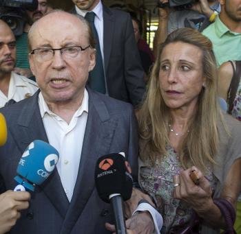 Begoña Ruiz-Mateos acompaña a su `padre al juzgado de Palma