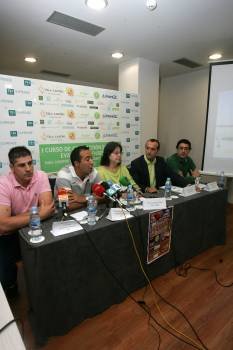 Corbal, Bouzada, Fernández, Vila y López, en la presentación. (Foto: MARCOS ATRIO)