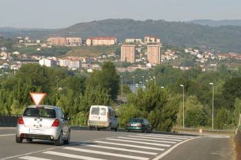 Enlace de Eirasvedras, entre la N-120 y la autovía A-52, donde confluirá la circunvalación norte. (Foto: JOSÉ PAZ)