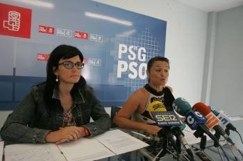 Susana Bayo y Laura Seara comparecieron ayer ante los medios de comunicación. (Foto: MARCOS ATRIO)