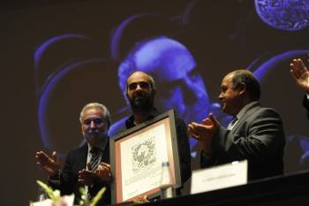 Miguel Santalices, Luis Tosar y Antonio Mouriño, en la entrega del premio 'Casa dos Poetas'. (Foto: MARTIÑO PINAL)