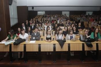 Estudiantes universitarios en el Campus de Ourense. (Foto: MIGUEL ÁNGEL)