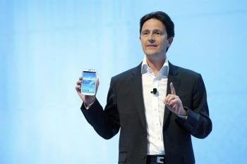  El vicepresidente de Operaciones de Telecomunicaciones Europeas de Samsung Electronics, Jean-Daniel Ayme, presenta la nueva tablet de Samsung, la Galaxy Note II