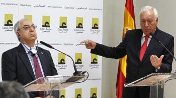 El presidente del Consejo Nacional sirio y el ministro de Asuntos Exteriores, García-Margallo.  (Foto: F. ALVARADO)