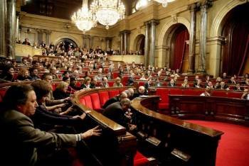 Parlamento catalán. Cataluña tiene intención de solicitar ayuda al Fondo de Liquidez Autonómico.