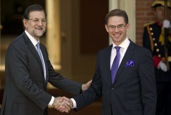 El presidente del Gobierno, Mariano Rajoy recibe al primer ministro de Finlandia, Jyrki Katainen. (Foto: EMILIO NARANJO)