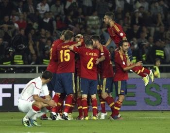 Los jugadores españoles celebran el gol de Soldado que supuso la victoria en Georgia.