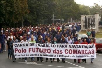 Movilización que los trabajadores hicieron ayer por las calles de Ferrol. 