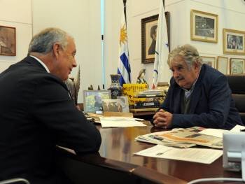 Pachi Vázquez y José Mújica, durante el encuentro que mantuvieron en Montevideo.