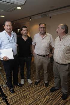 Alejandro Estévez, Alberto Fernández, José Ramón Fernández y José Luis Álvarez en la presentación de su proyecto. (Foto: MIGUEL ÁNGEL)
