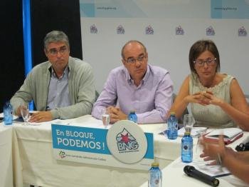 El candidato del BNG a la Xunta de Galicia, Francisco Jorquera (centro)