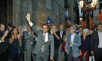 El presidente catalán, Artur Mas, a su llegada a Barcelona tras la reunión con Mariano Rajoy. (Foto: ANDREU DALMAU)