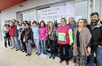 Los empleados de la Fundación Forem en Galicia en la sede de Santiago de Compostela.  (Foto: LAVANDEIRA)