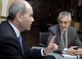 El expresidente de la Junta de Andalucía, Manuel Chaves, junto con el actual titular del Gobierno andaluz, José Antonio Griñán