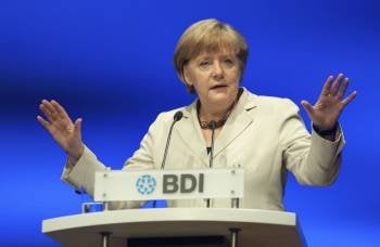 Angela Merkel en la Federación de Industrias Alemanas. (Foto: M. GAMBARINI)
