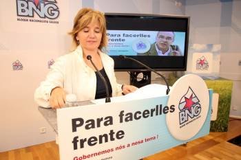 Montse Prado, durante la rueda de prensa que ofreció en Santiago. (Foto: VICENTE PERNÍA)