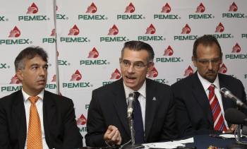 El director general de Pemex, Suárez Coppel, en la rueda de prensa del jueves en México. (Foto: EFE)