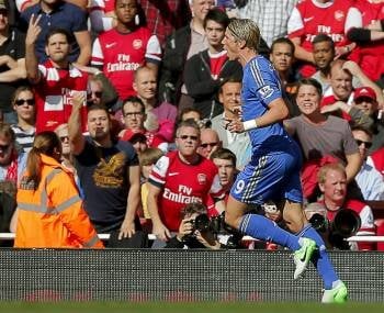 Fernando Torres celebra el primer gol del Chelsea. (Foto: KERIM OKTEN)