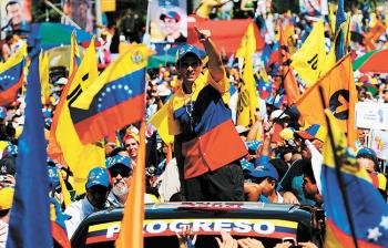  Capriles exhibió el poder de la oposición al encabezar una concentración en la capital venezolana 