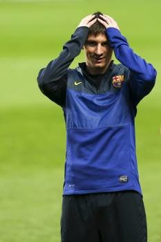 Lionel Messi, ayer durante el entrenamiento del Barcelona. (Foto: J. SENA GOULAO)