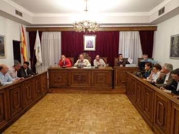 El alcalde de O Barco, Alfredo García, preside la última sesión plenaria de la Corporación municipal. (Foto: J.C.)