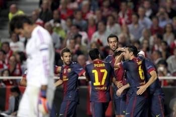 Los jugadores del Barcelona festejan uno de los dos goles que consiguieron en Lisboa. (Foto: J. SENA GOULAO)