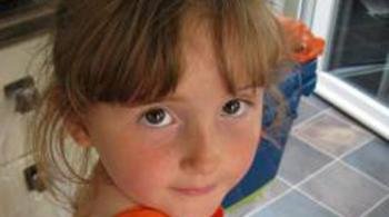 April Jones, la niña de cinco años que fue supuestamente secuestrada ayer mientras jugaba en la localidad de Machynlleth, en el centro de Gales.