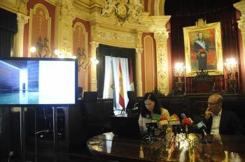 Áurea Soto y Vázquez Barquero explicaron los objetivos del Concello en el área. (Foto: MARTIÑO PINAL)