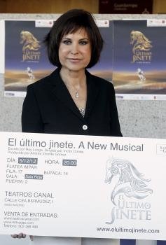  La periodista Concha García Campoy compra la primera entrada del musical 'El último jinete'