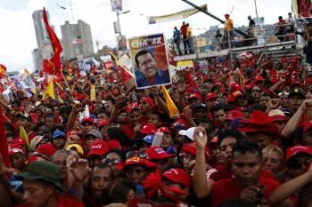 Cientos de seguidores de Hugo Chávez, participaron ayer en el cierre de su campaña por la reelección (Foto: D. FERNÁNDEZ)
