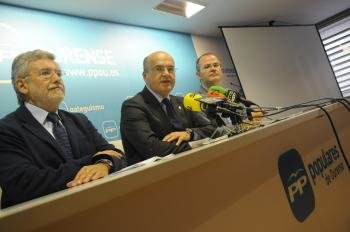 Rosendo Fernández, Manuel Baltar y Jesús Vázquez, en la rueda de prensa.