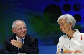 Schäuble y Lagarde, en una rueda de prensa conjunta en Tokio. (Foto: FRANCK ROBICHON)