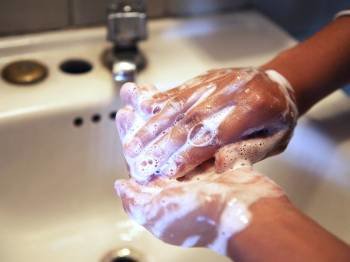 La manía de lavarse las manos con demasiada frecuencia puede llegar a convertirse en una obsesión. (Foto: ARCHIVO)